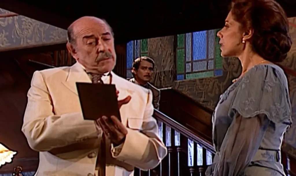 Janete acha foto comprometedora de Francesco com Paola em Terra Nostra e dispara: “Quem é a sirigaita?” Janete acha foto comprometedora de Francesco com Paola em Terra Nostra e dispara: “Quem é a sirigaita?”