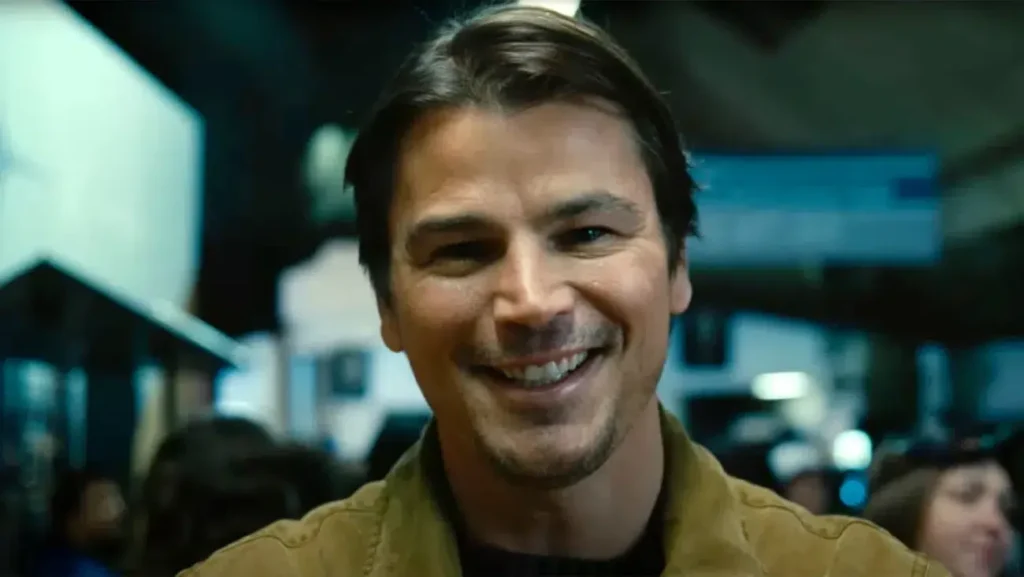 Josh Hartnett é internado após colisão com viatura no Canadá Josh Hartnett é internado após colisão com viatura no Canadá